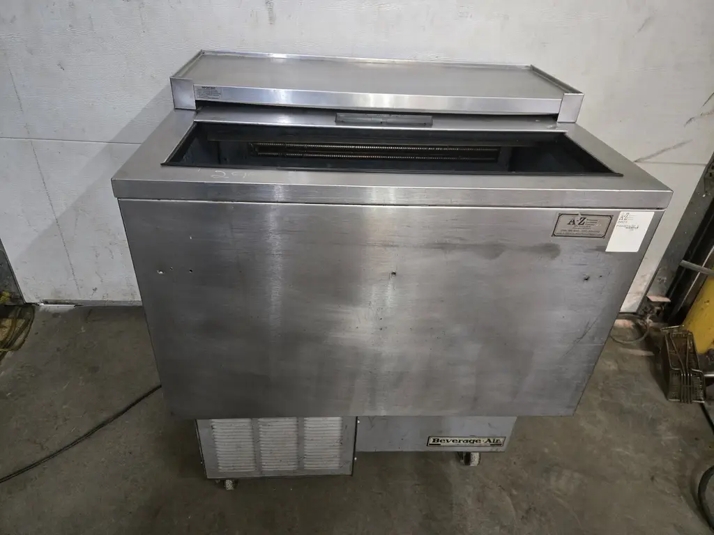 BEVERAGE AIR MUG CHILLER ON CASTERS NSF