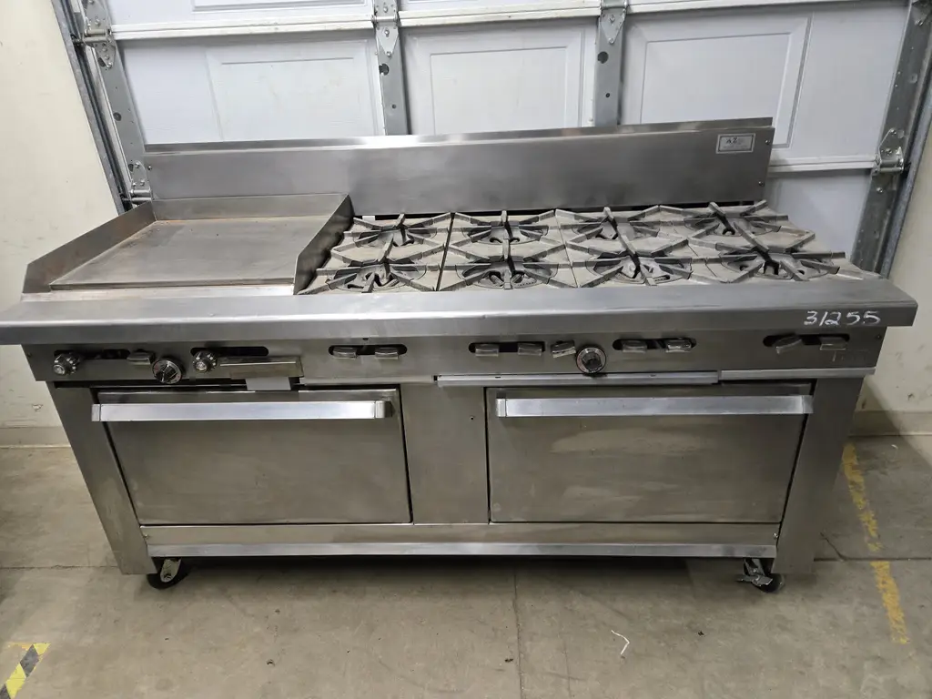 GARLAND 8 BURNER RANGE WITH 24 INCH THERMOSTATIC GRIDDLE