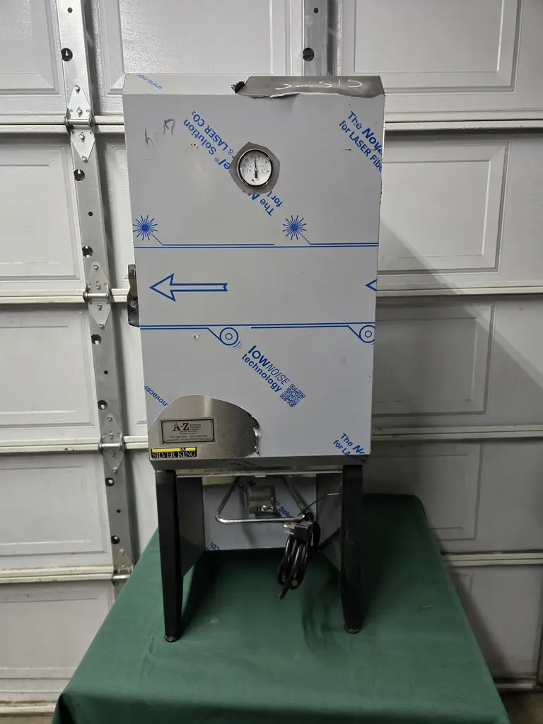 NEW SCRATCH AND DENT  SILVER KING 1 SPIGOT REFRIGERATED MILK DISPENSER ON LEGS NSF