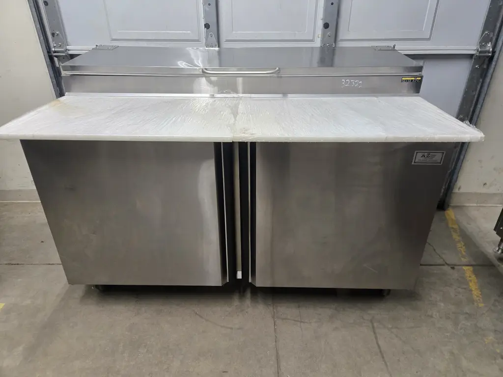 NEW SCRATCH AND DENT SILVER KING 2 DOOR REFRIGERATED PIZZA PREP TABLE ON CASTERS NSF