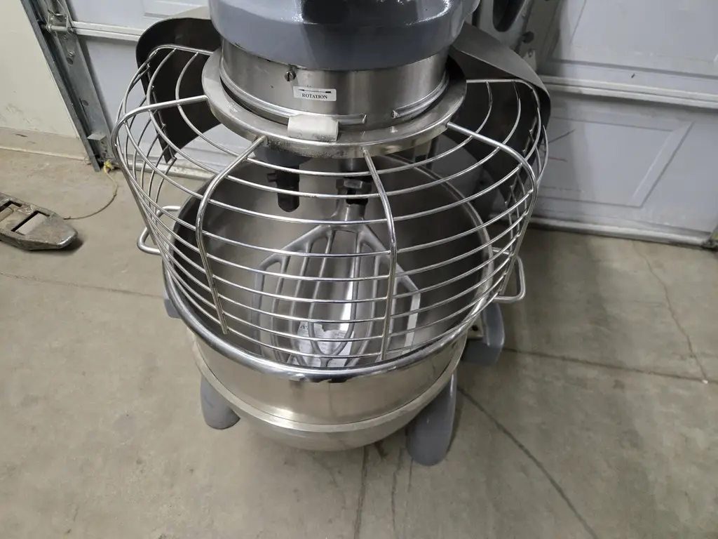 HOBART 80 QT MIXER