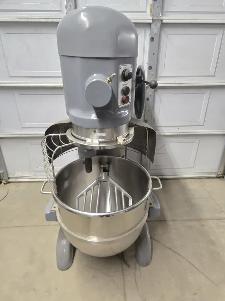 HOBART 80 QT MIXER