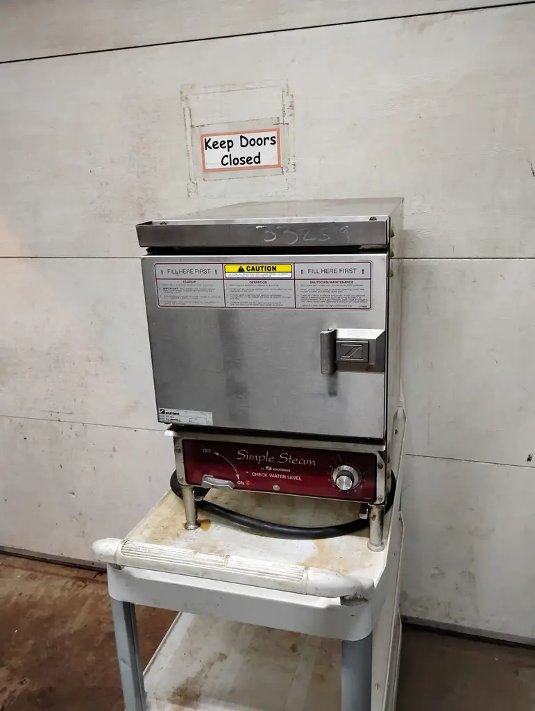 SOUTHBEND ELECTRIC STEAMER ON WITH LEGS