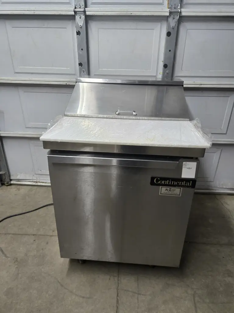 CONTINENTAL 28IN PREP TABLE ON CASTERS WITH 9-1/2IN DEEP STAINLESS STEEL LIDS - FITS 12 X 26IN CUTTING BOARD - NSF APPROVED