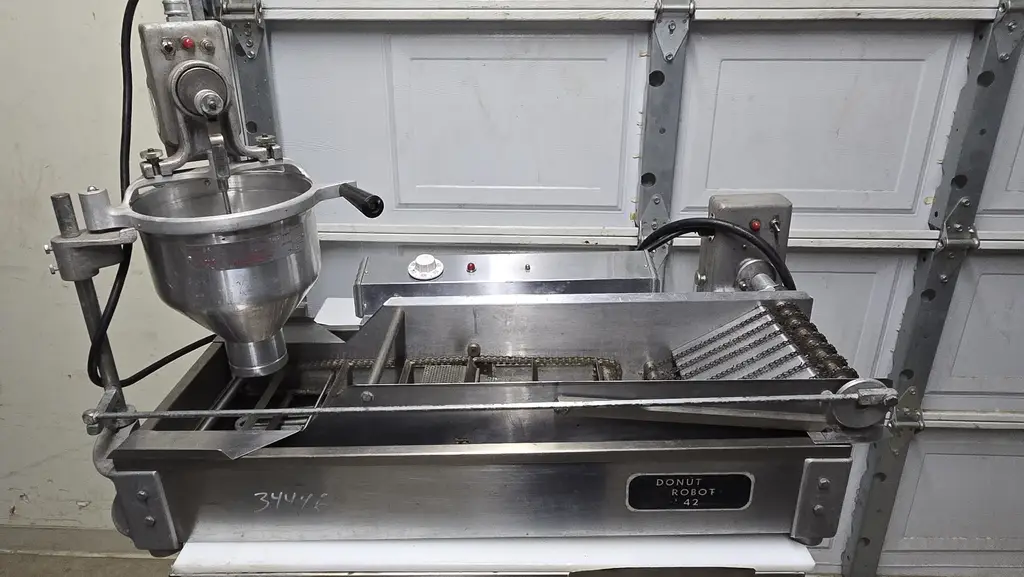 BELSHAW COUNTERTOP DONUT-ROBOT MODEL 42 - AUTOMATICALLY MAKES 35 DOZEN DONUTS AN HOUR - NSF APPROVED