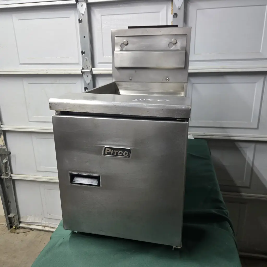 PITCO 20LB COUNTERTOP DEEP FRYER - NATURAL GAS