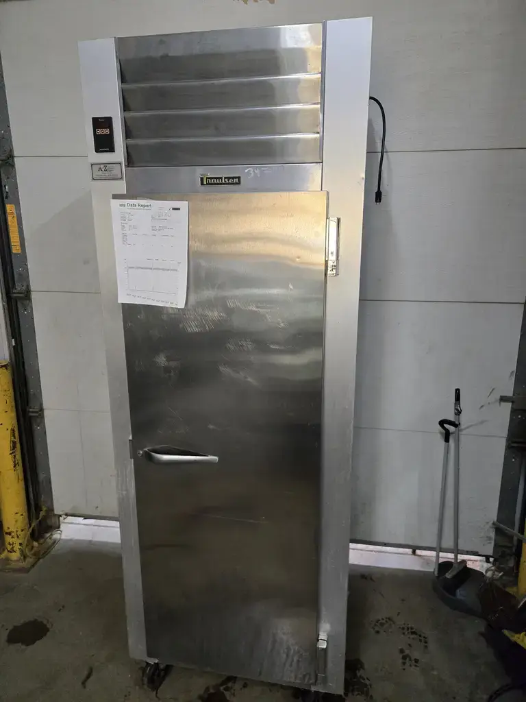 TRAULSEN 1 DOOR COOLER ON CASTERS WITH TOP MOUNT COMPRESSOR - NSF APPROVED