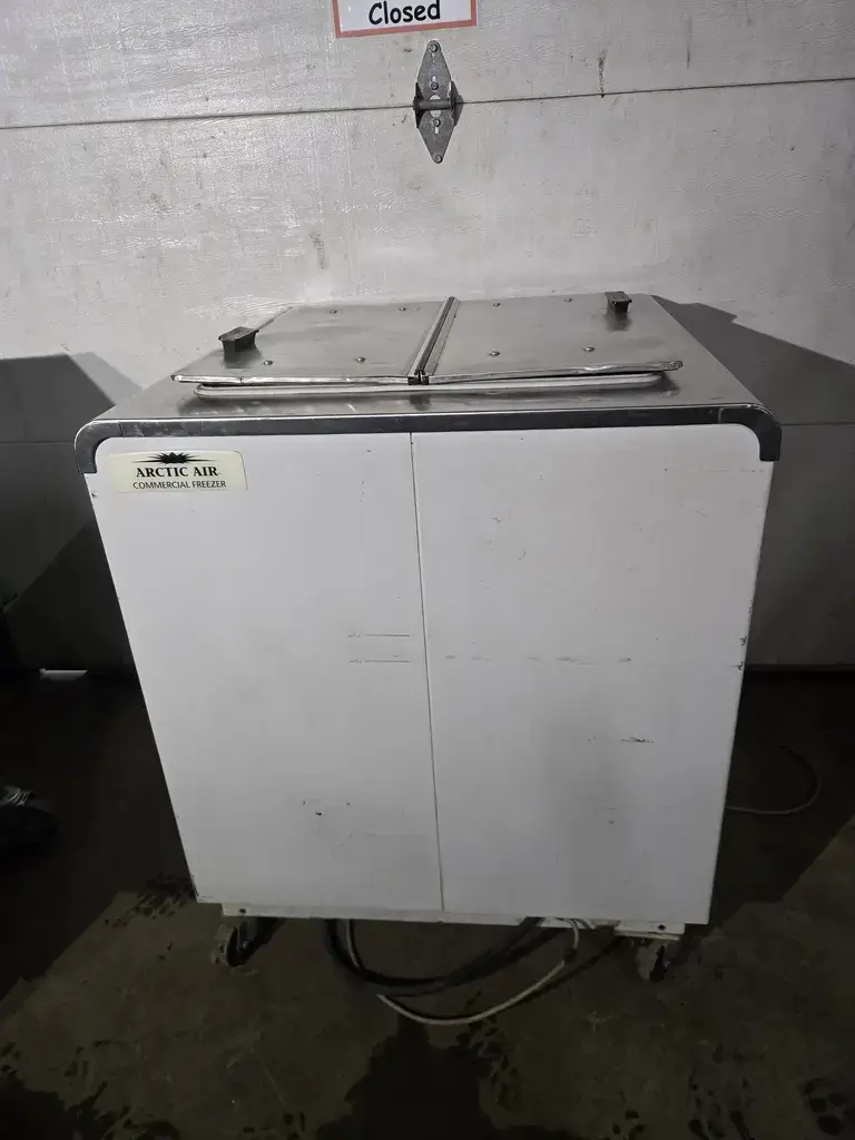 ARCTIC AIR NOVELTY FREEZER ON CASTERS