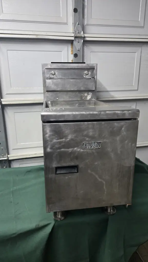 PITCO 35LB COUNTERTOP DEEP FRYER - NATURAL GAS - 75000 BTU - NSF APPROVED