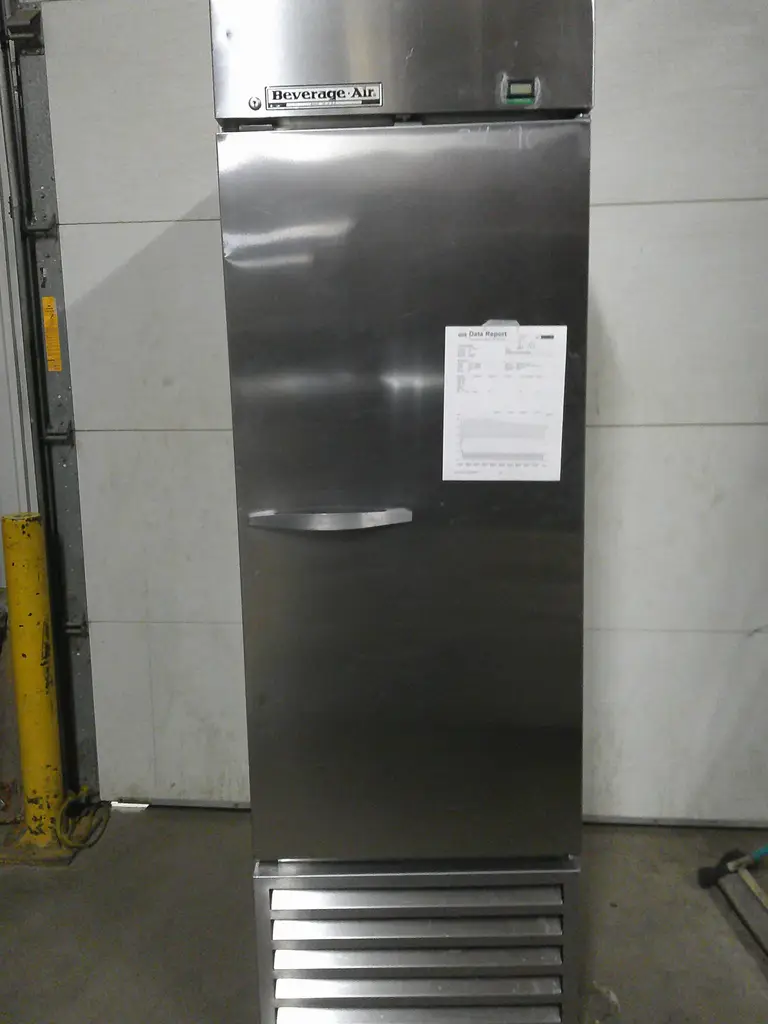 BEVERAGE AIR 1 DOOR COOLER ON CASTERS