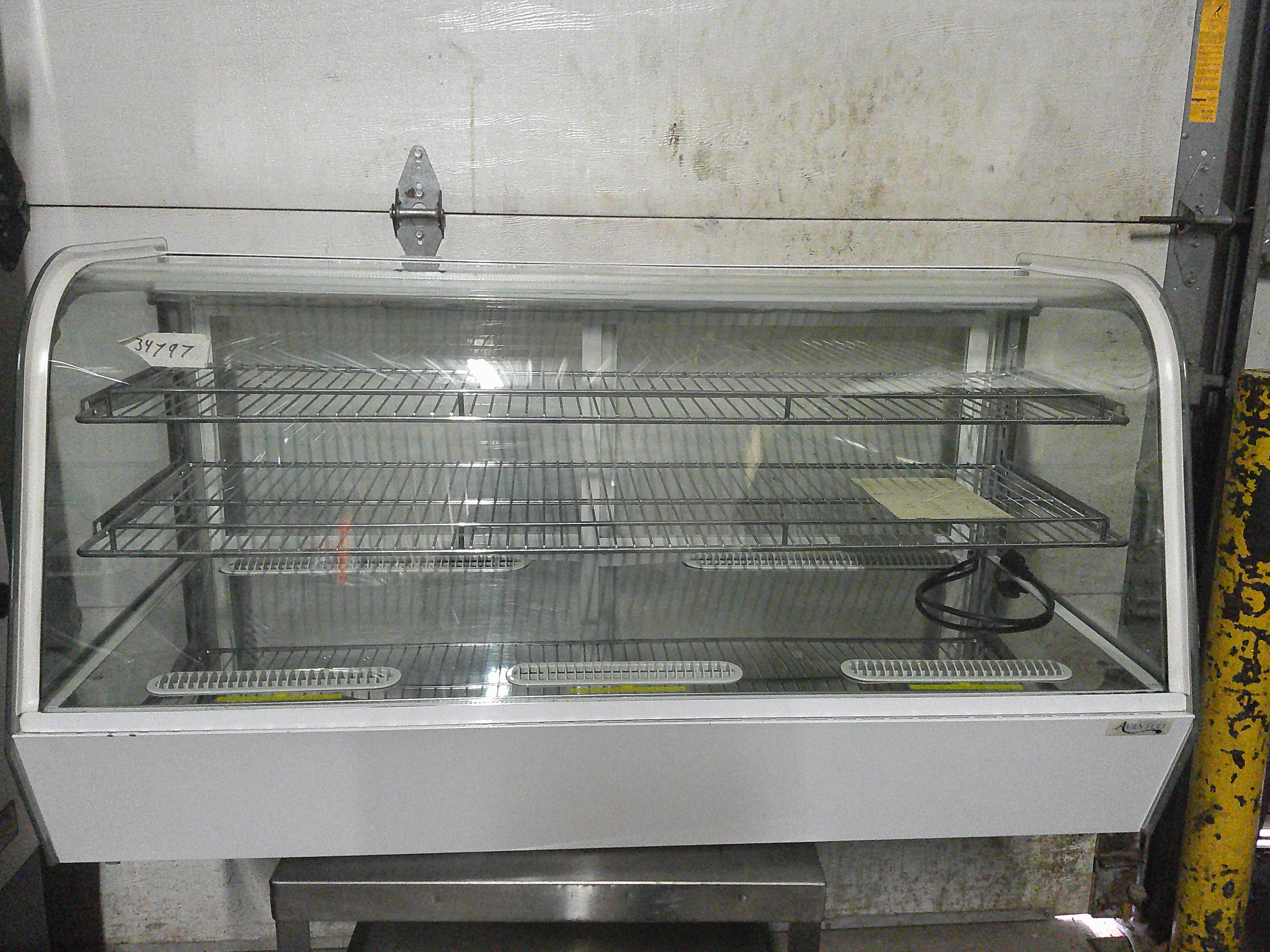 AVANTCO 48 INCH COUNTERTOP DRY CURVED GLASS BAKERY DISPLAY WITH 2 SHELVES - ETL APPROVED